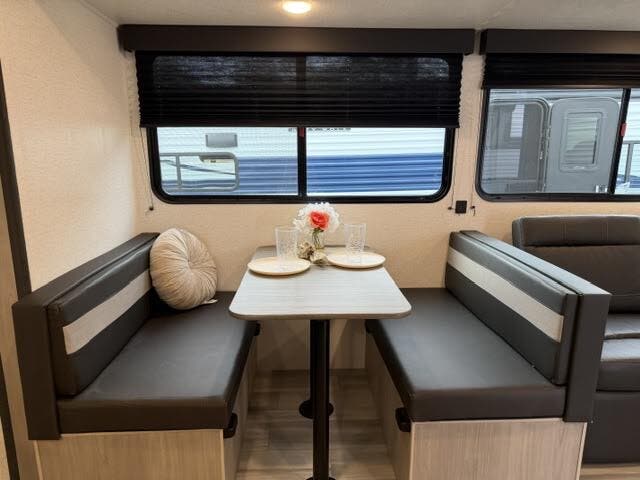 2024 Keystone Springdale Classic (Double Axle - Ea, $ 22,200