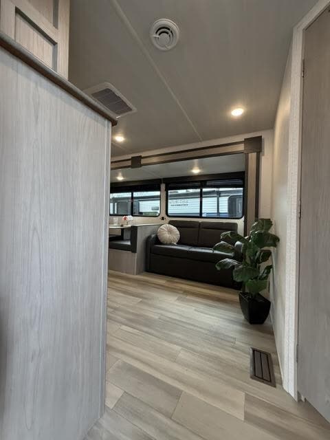 2024 Keystone Springdale Classic (Double Axle - Ea, $ 22,200