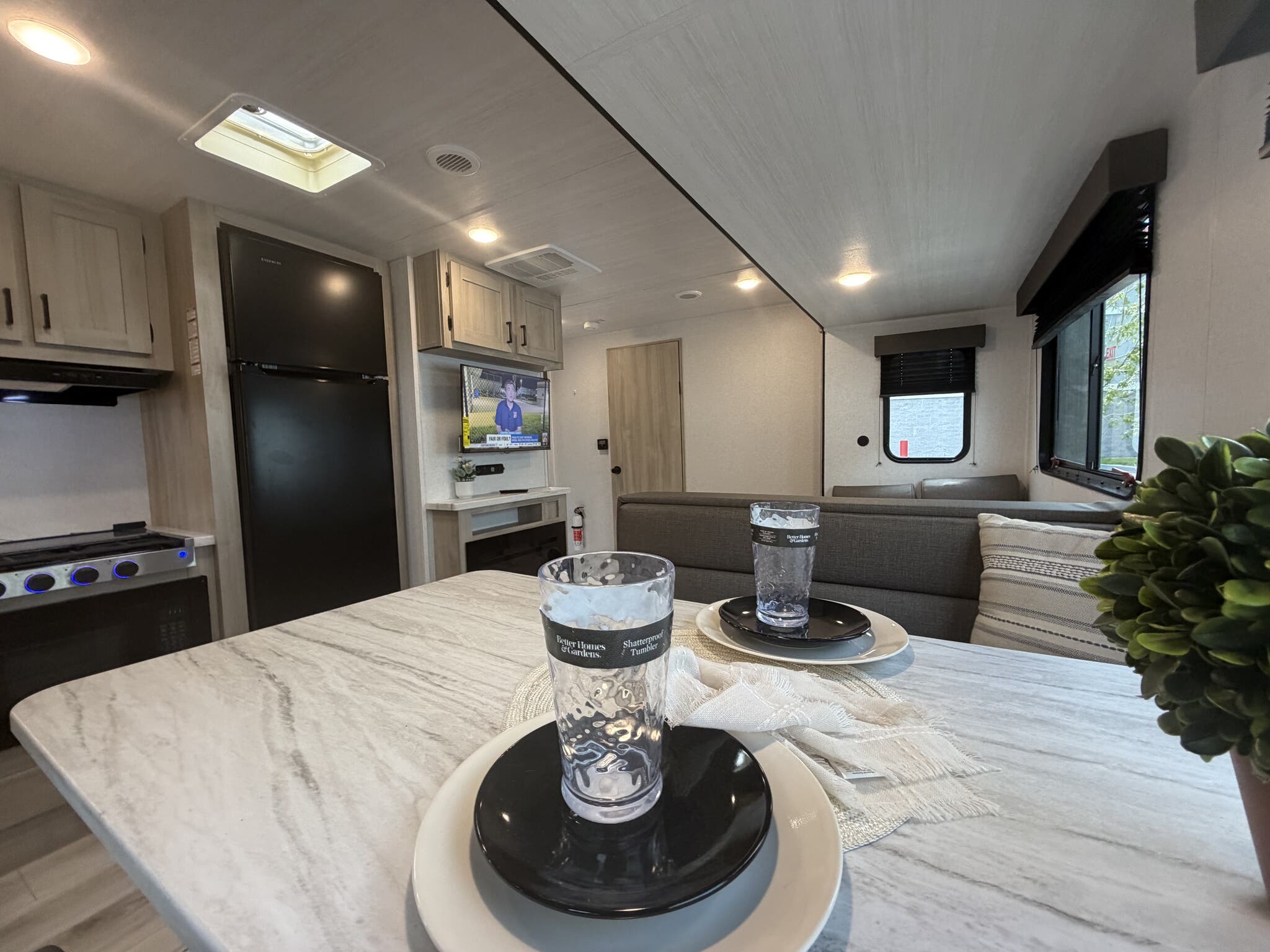 2025 East To West Silver Lake 2600RB, $ 24,995