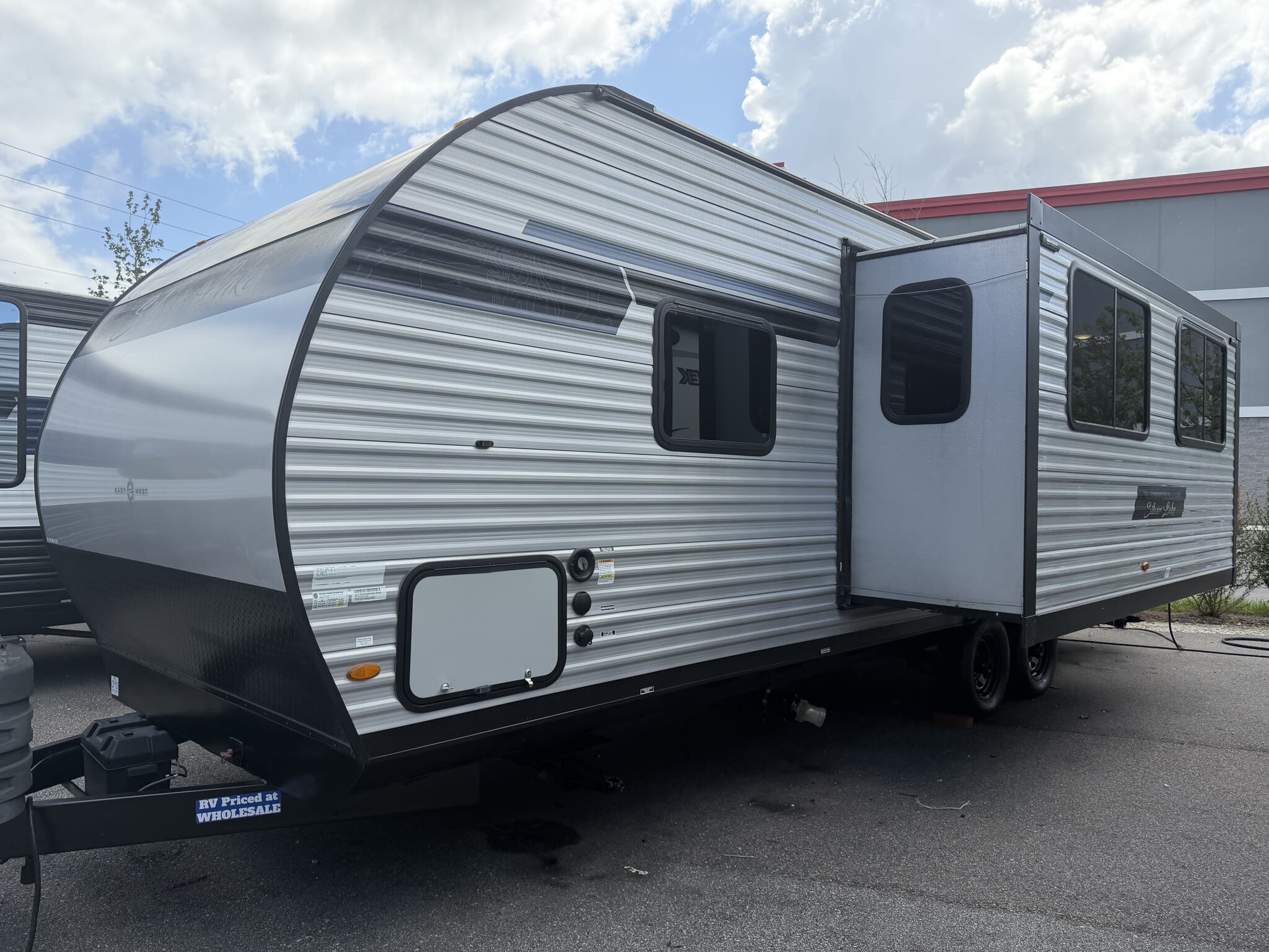 2025 East To West Silver Lake 2600RB, $ 24,995