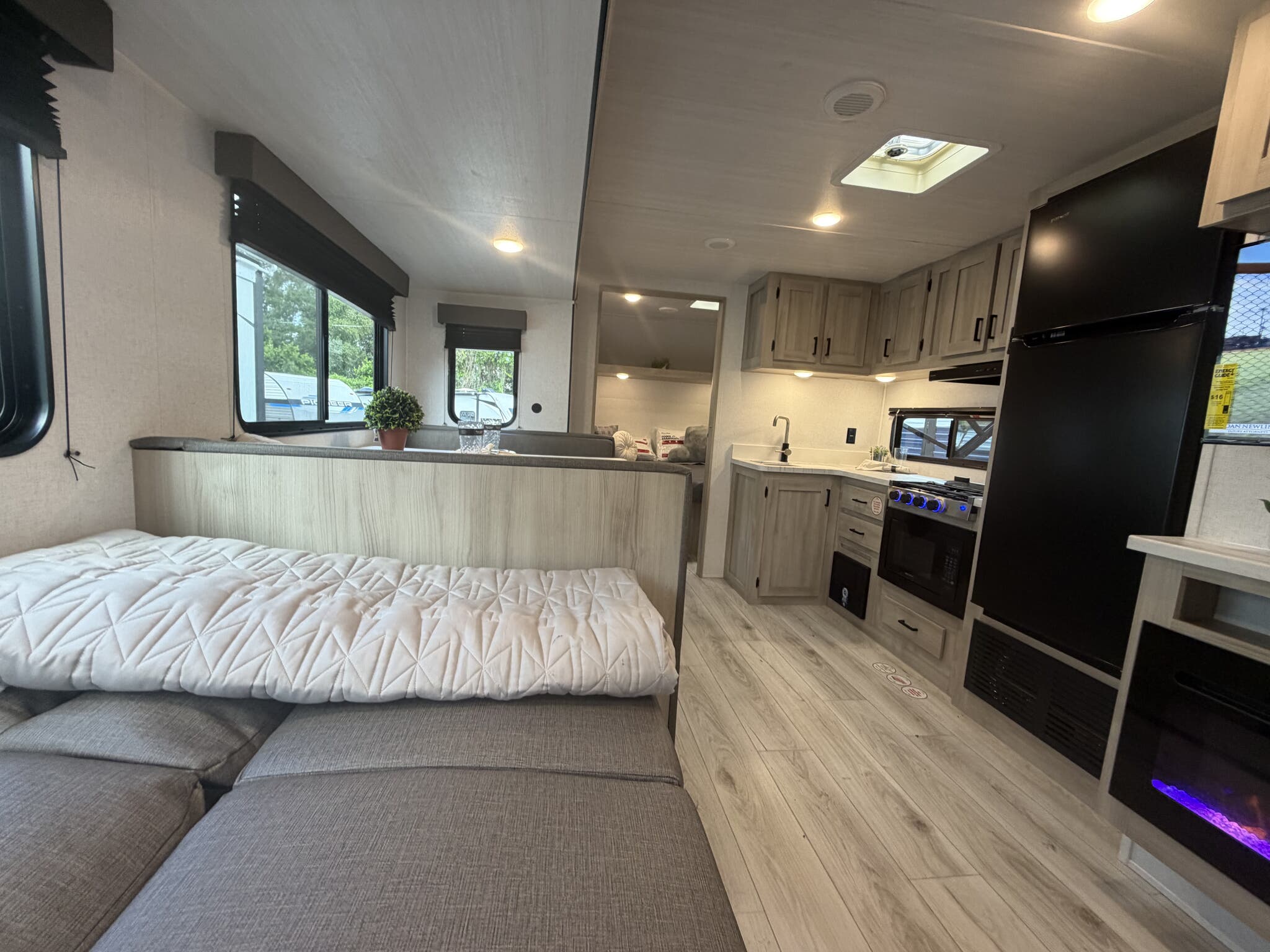 2025 East To West Silver Lake 2600RB, $ 24,995