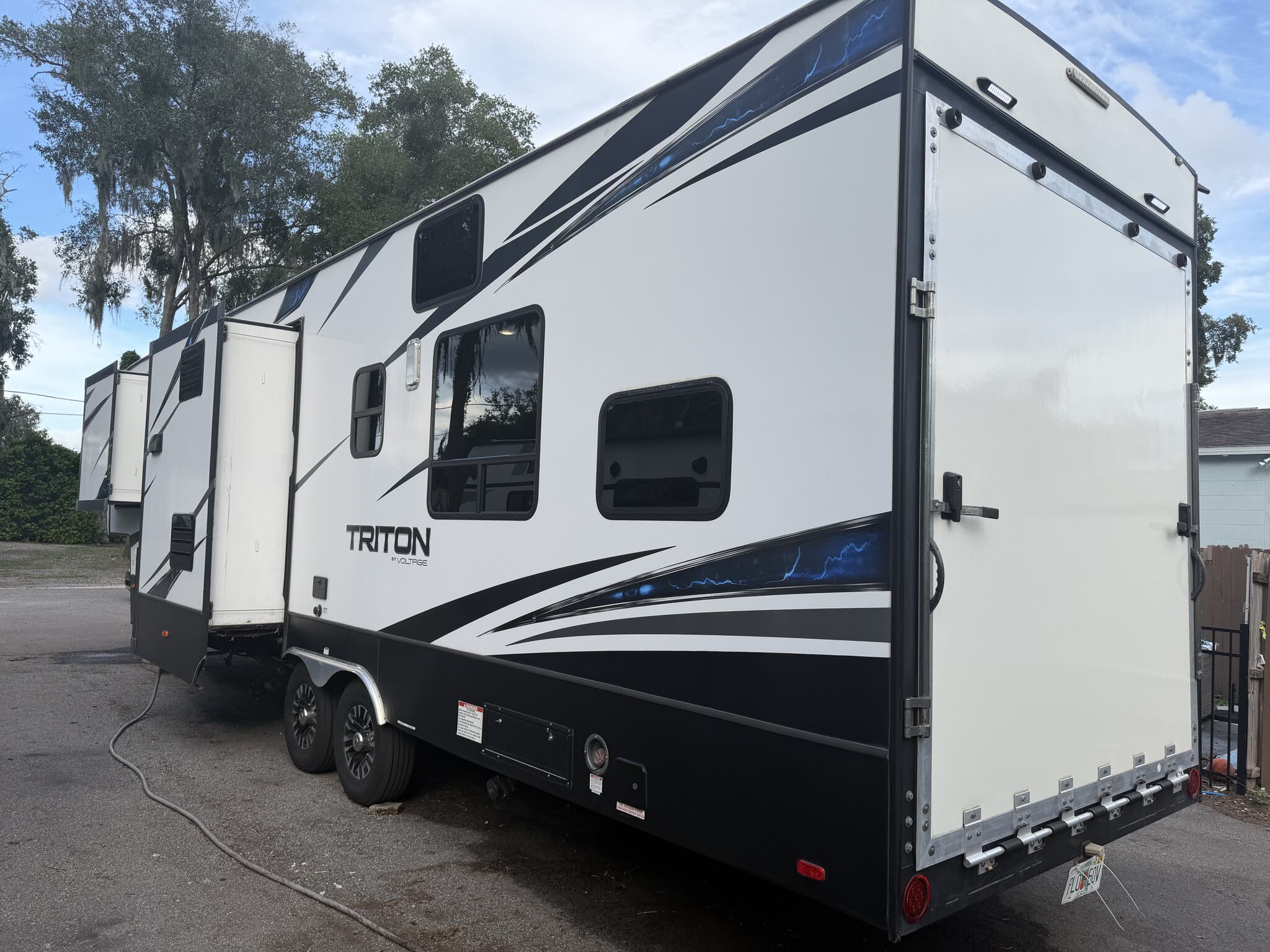 2018 Dutchmen Voltage Triton 3551, $ 29,999