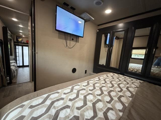 2018 Dutchmen Voltage Triton 3551, $ 29,999