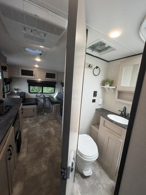 2022 Coachmen Apex Nano 213RDS, $ 21,550
