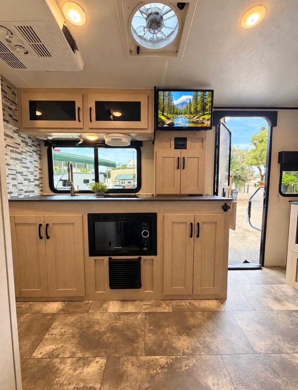 2022 Coachmen Apex Nano 213RDS, $ 21,550