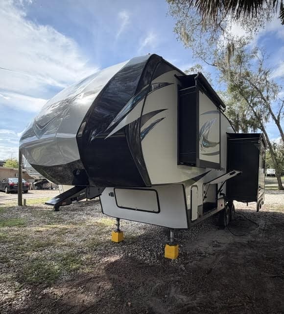 2018 Dutchmen Aerolite Astoria 2513RLF, $ 19,995