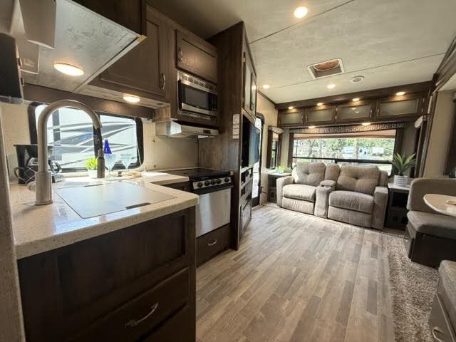 2018 Dutchmen Aerolite Astoria 2513RLF, $ 19,995