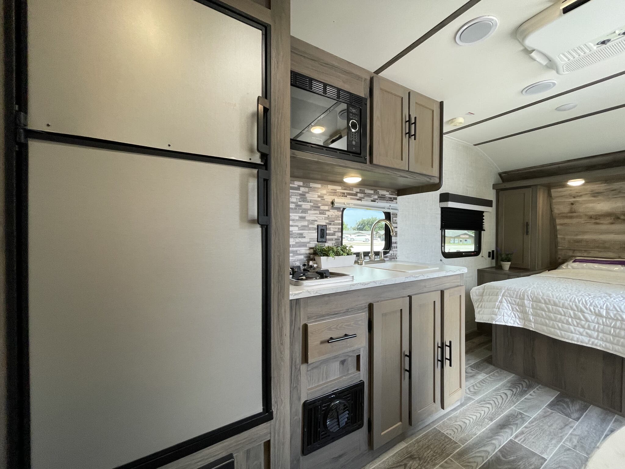 2022 Gulf Stream Ameri-Lite Super Lite 189DD, $ 10,500