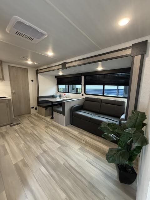 2024 Keystone Springdale Classic (Double Axle - Ea, $ 22,200
