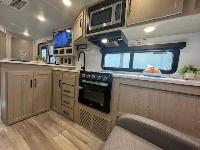 2022 Forest River Flagstaff Super Lite 26RLBS, $ 24,999