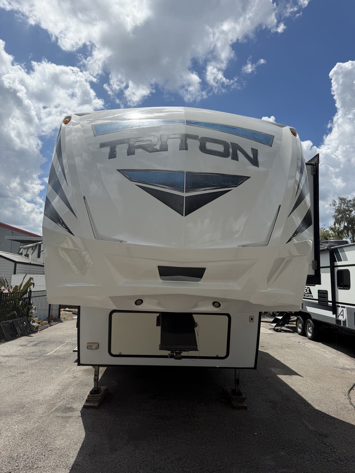 2018 Dutchmen Voltage Triton 3551, $ 29,999
