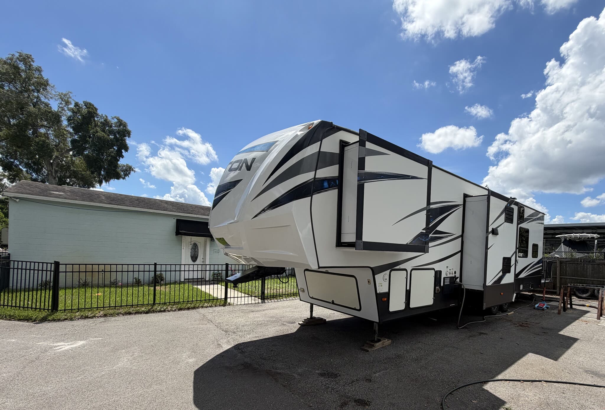 2018 Dutchmen Voltage Triton 3551, $ 29,999