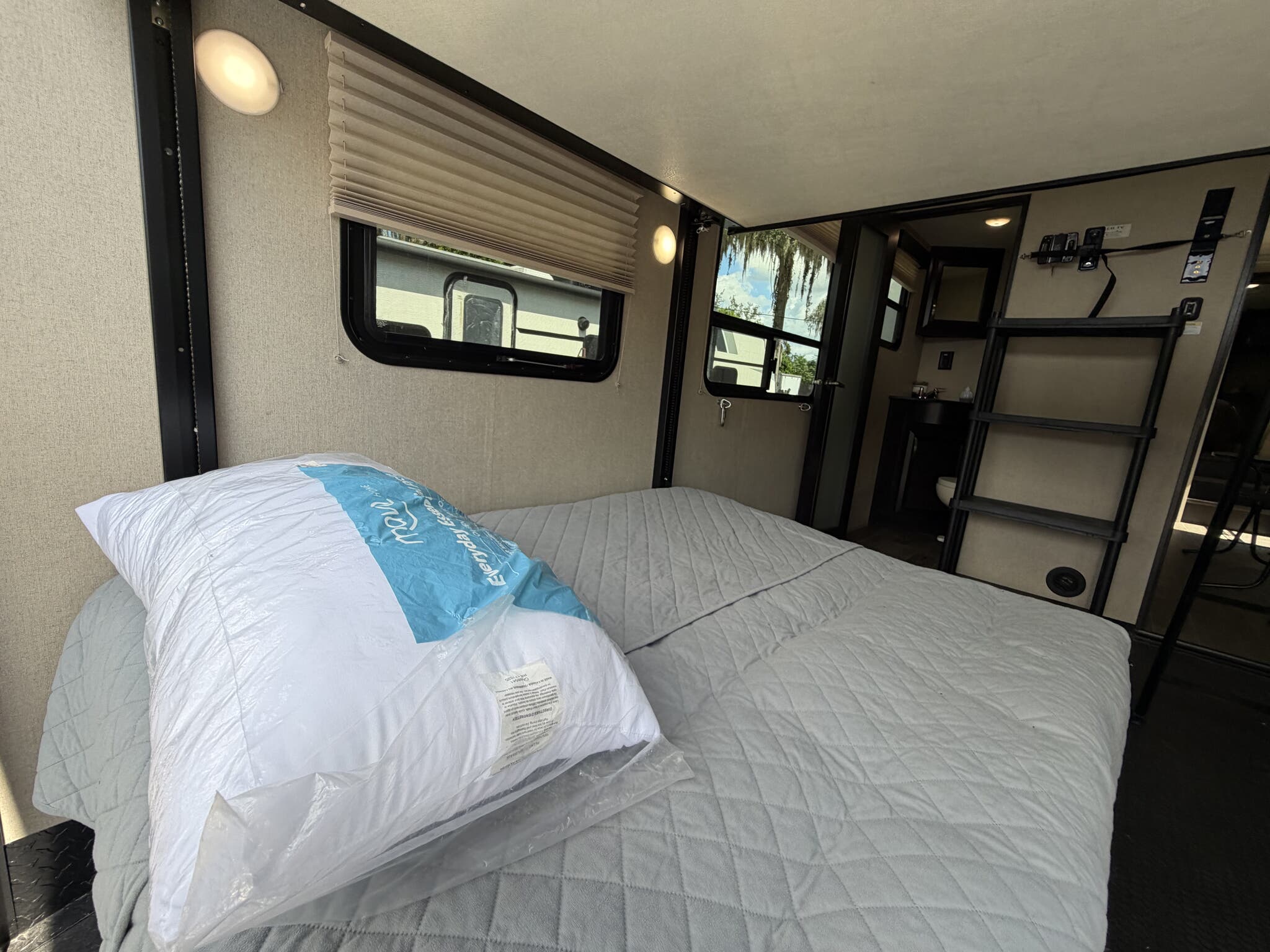 2018 Dutchmen Voltage Triton 3551, $ 29,999