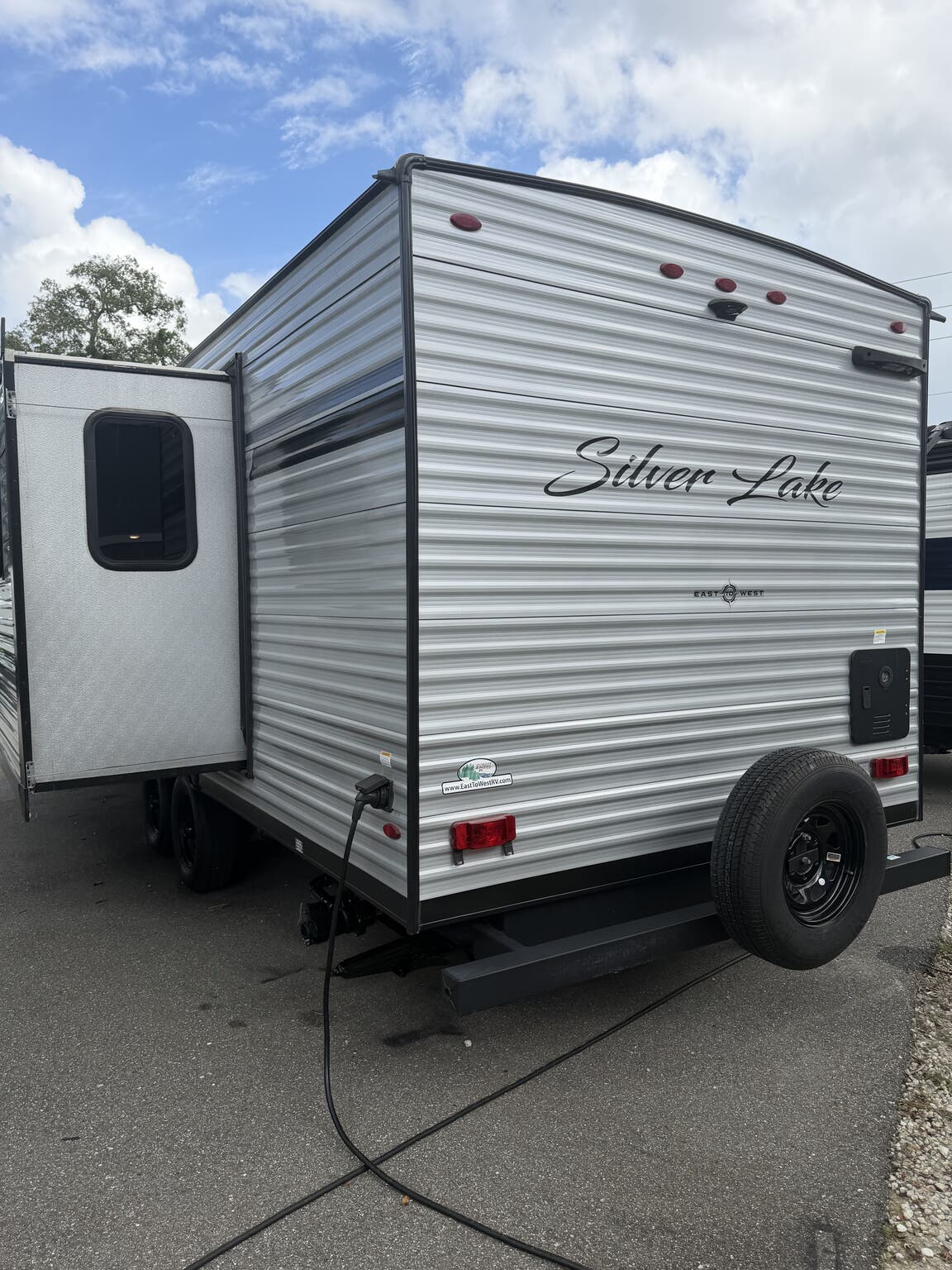 2025 East To West Silver Lake 2600RB, $ 24,995