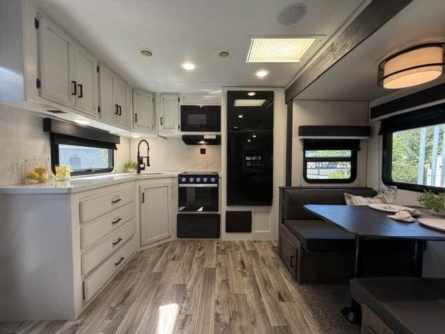 2022 Venture SportTrek Touring Edition STT272VRK, $ 29,995
