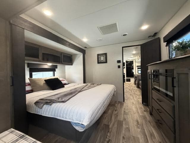 2022 Venture SportTrek Touring Edition STT272VRK, $ 29,995