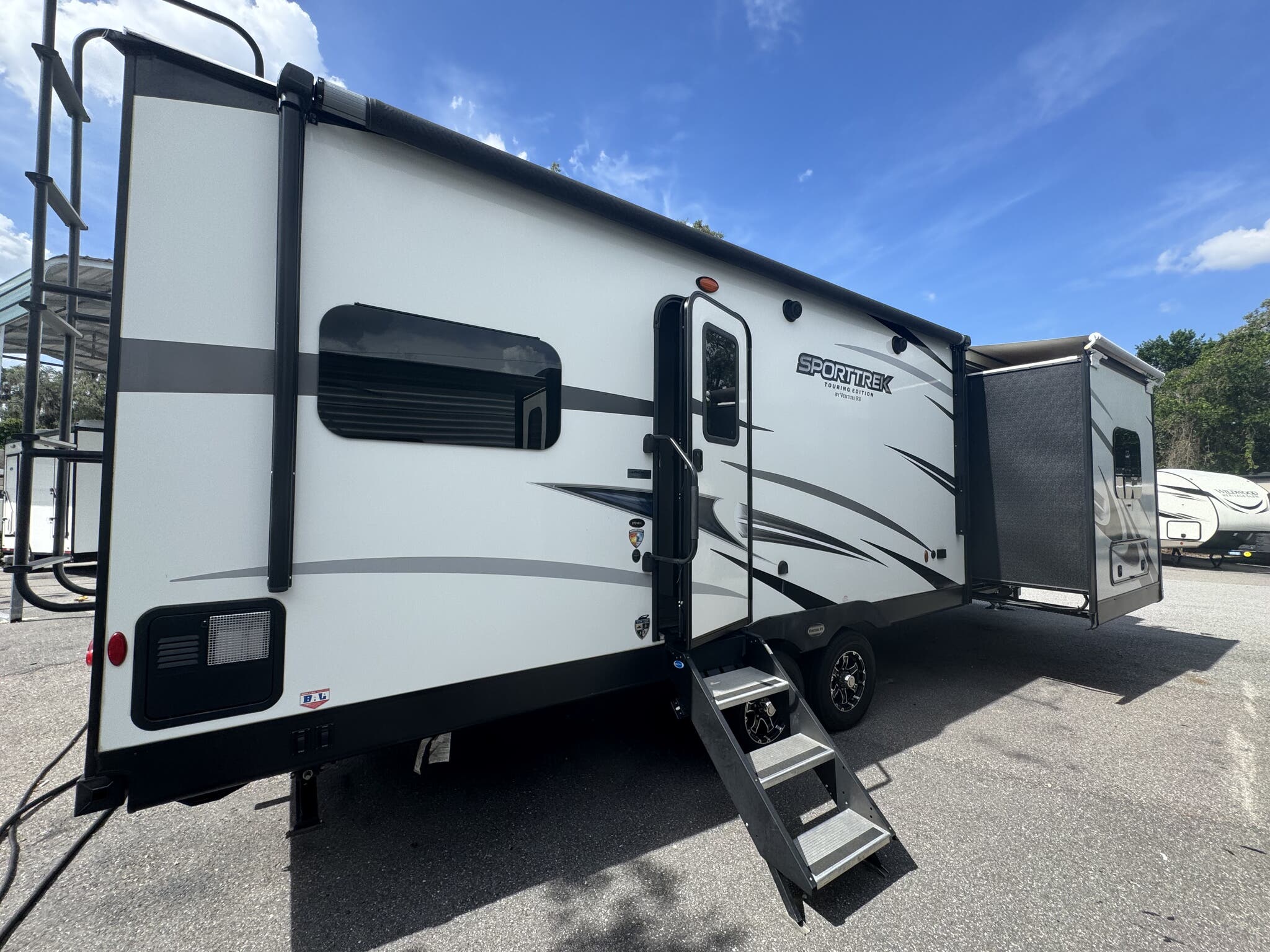 2022 Venture SportTrek Touring Edition STT272VRK, $ 29,995