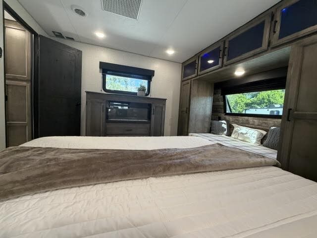 2022 Venture SportTrek Touring Edition STT272VRK, $ 29,995