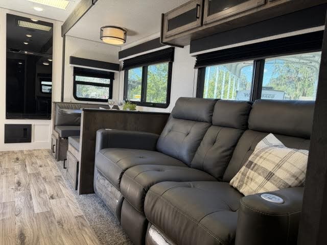 2022 Venture SportTrek Touring Edition STT272VRK, $ 29,995