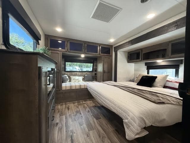 2022 Venture SportTrek Touring Edition STT272VRK, $ 29,995