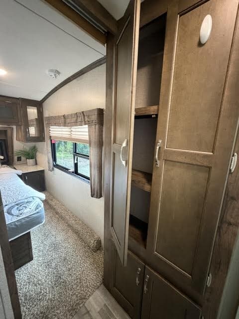 2018 Dutchmen Aerolite Astoria 2513RLF, $ 19,995