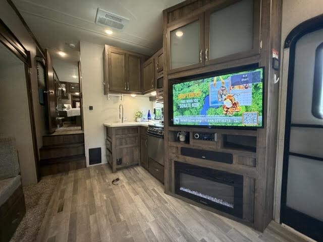 2018 Dutchmen Aerolite Astoria 2513RLF, $ 19,995
