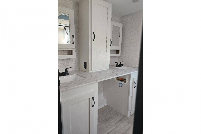 2025 Palomino SolAire Ultra Lite 3300FLBS, $ 46,990