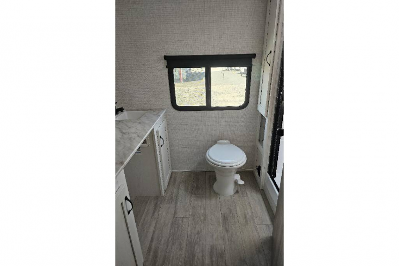 2025 Palomino SolAire Ultra Lite 3300FLBS, $ 46,990