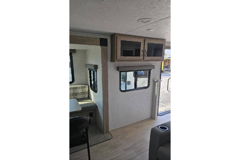 2025 Palomino SolAire Ultra Lite 3300FLBS, $ 46,990