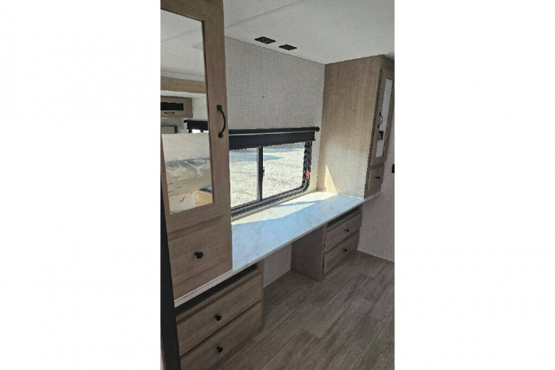 2025 Palomino SolAire Ultra Lite 3300FLBS, $ 46,990