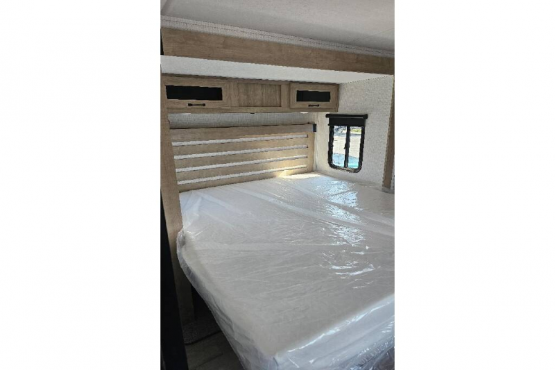 2025 Palomino SolAire Ultra Lite 3300FLBS, $ 46,990
