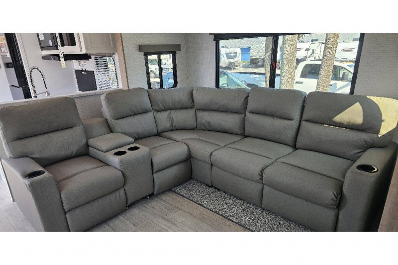 2025 Palomino SolAire Ultra Lite 3300FLBS, $ 46,990