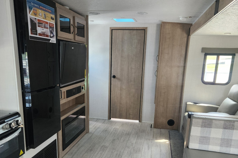 2025 Palomino SolAire Ultra Lite 2580RBSS, $ 38,990