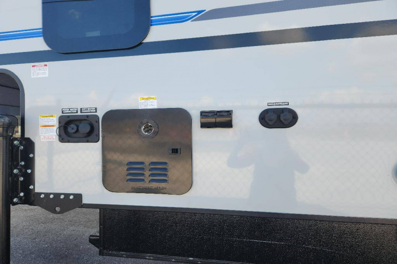 2025 Palomino Real-Lite Truck Campers HS-1912, $ 36,990