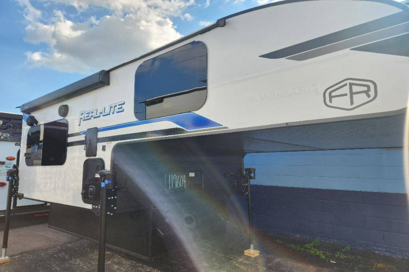 2025 Palomino Real-Lite Truck Camper HS-1803, $ 27,990