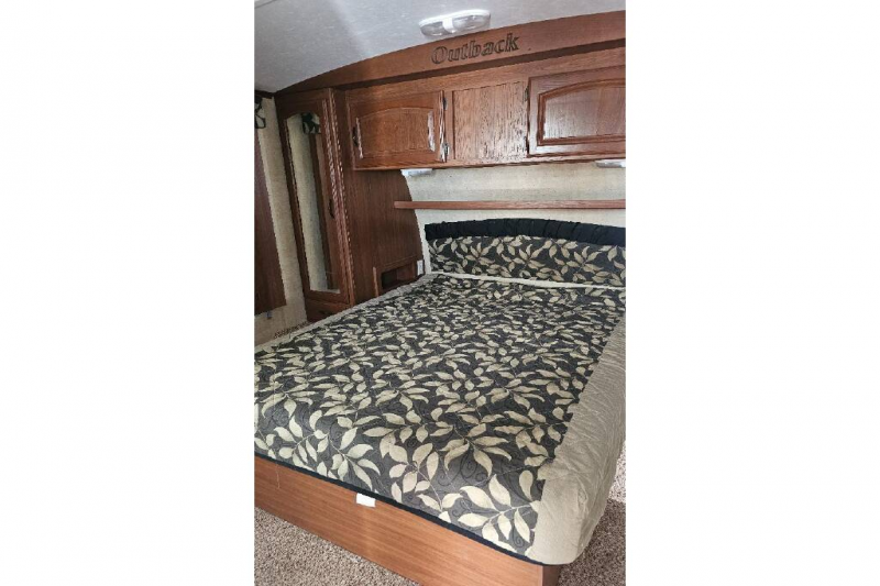 2012 Keystone OUTBACK 298RE Travel Trailer, $ 14,990
