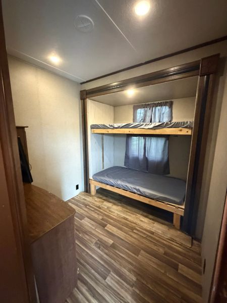 2017 Keystone Retreat Destination, $ 19,900