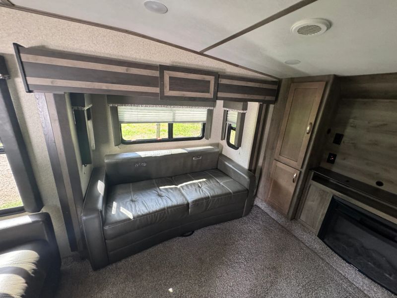 2019 Keystone Sprinter Limited FW, $ 19,900