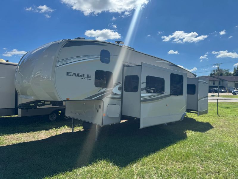 2019 Jayco Eagle HT Fifth Wheel, $ 19,900