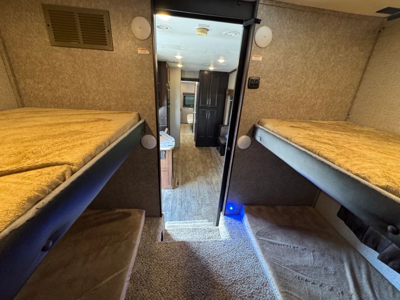 2019 Jayco Eagle HT Fifth Wheel, $ 19,900