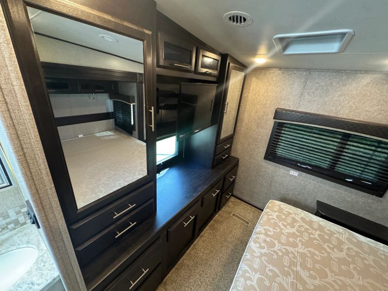 2019 Jayco Eagle HT Fifth Wheel, $ 19,900