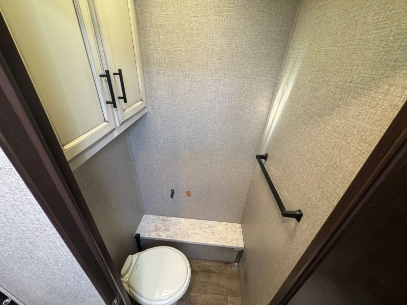 2019 Jayco Eagle HT Fifth Wheel, $ 19,900