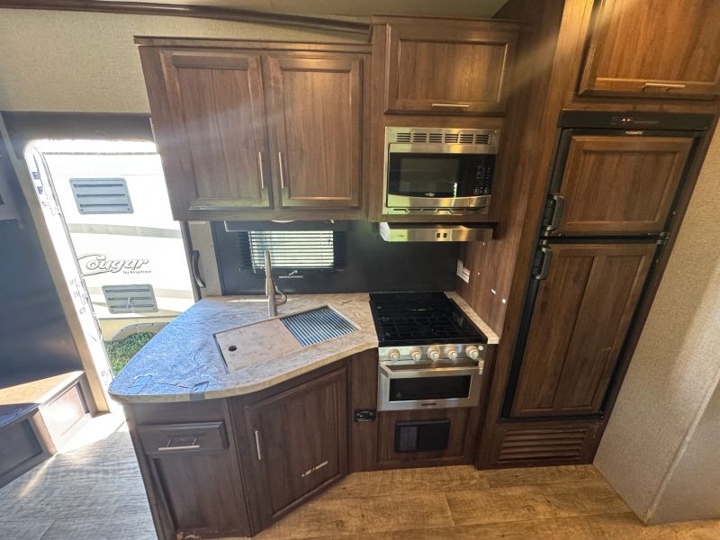 2019 Jayco Eagle HT Fifth Wheel, $ 19,900