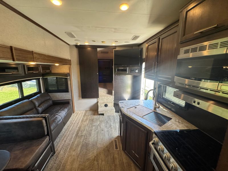 2019 Jayco Eagle HT Fifth Wheel, $ 19,900