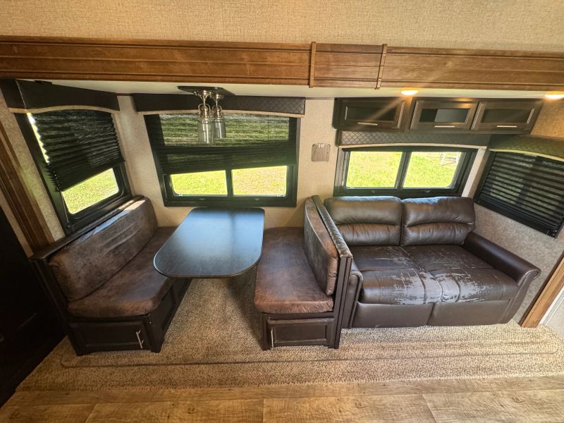 2019 Jayco Eagle HT Fifth Wheel, $ 19,900