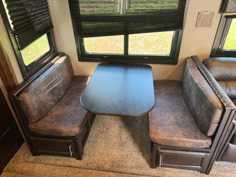 2019 Jayco Eagle HT Fifth Wheel, $ 19,900