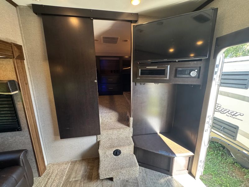 2019 Jayco Eagle HT Fifth Wheel, $ 19,900