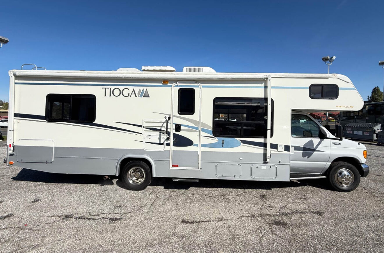 2004 Fleetwood Tioga 28FT, $ 0