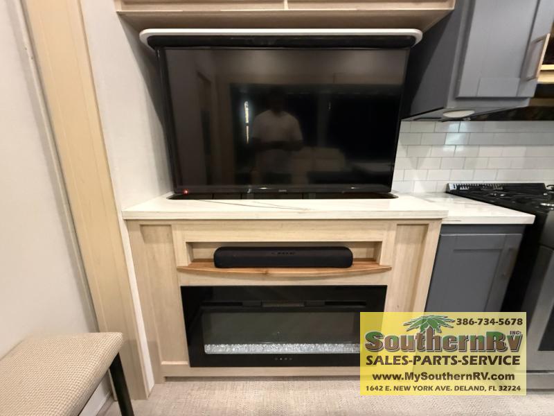 2025 Prime Time Manufacturing Sanibel 3952FBWB, $ 65,399