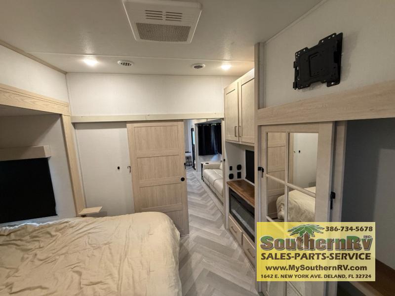 2025 Prime Time Manufacturing Sanibel 3952FBWB, $ 65,399